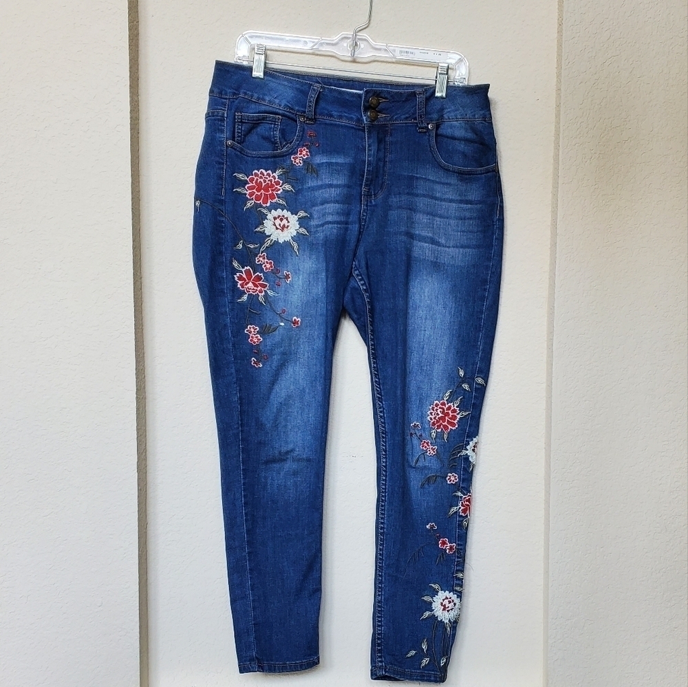 Sandpiper embroidered high rise crop Jean  Size 10